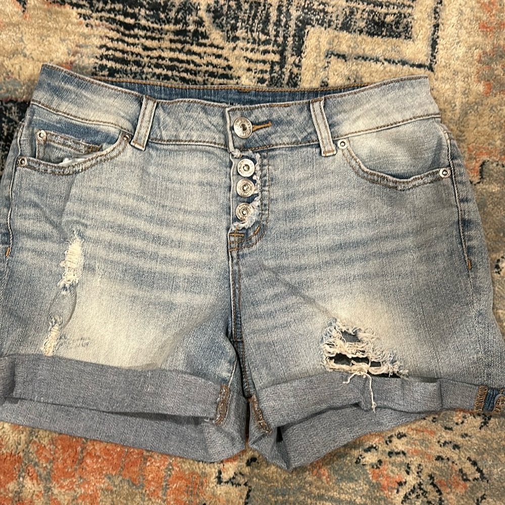 Maurice’s distressed denim cuffed shorts. Sz 5/6. Button front